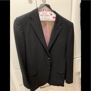 Men’s Gucci suit